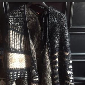 BcbgMaxazria studio poncho